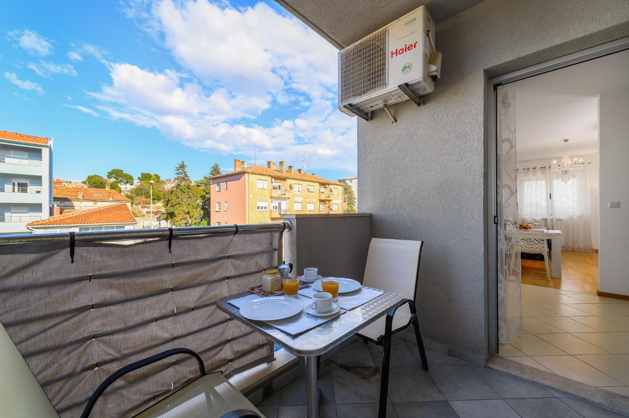 Aureo Apartment Pula Center Zewnętrze zdjęcie
