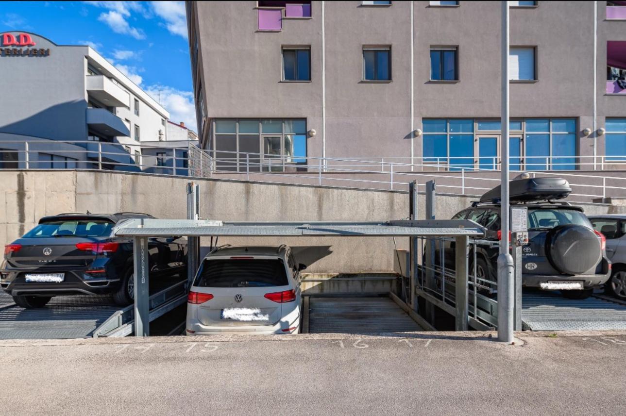 Aureo Apartment Pula Center Zewnętrze zdjęcie
